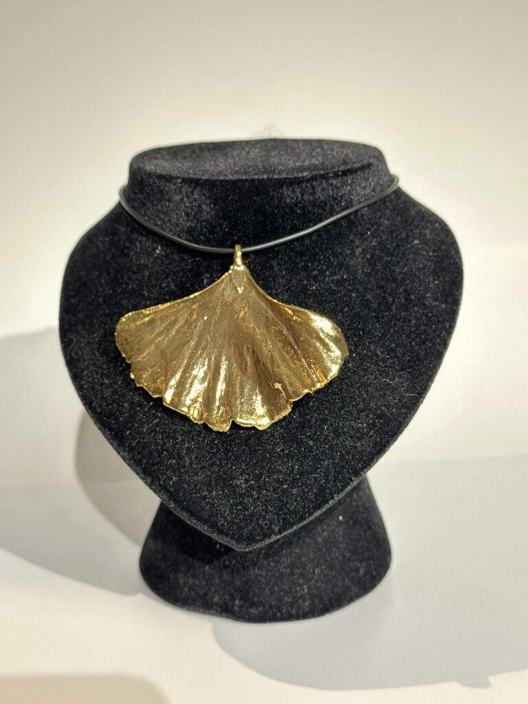 COLLIER FEUILLE DE GINKO